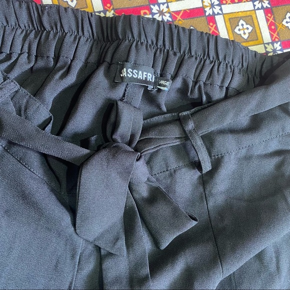 Black Solid Cropped Parallel Trouser for Women, Size-L - Picture 9 of 11